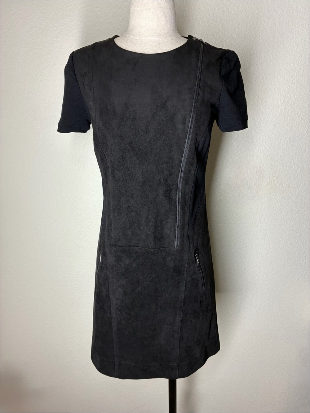 BCBGMaxAzria Black Short-Sleeve Suede-look Shift Dress, size XS